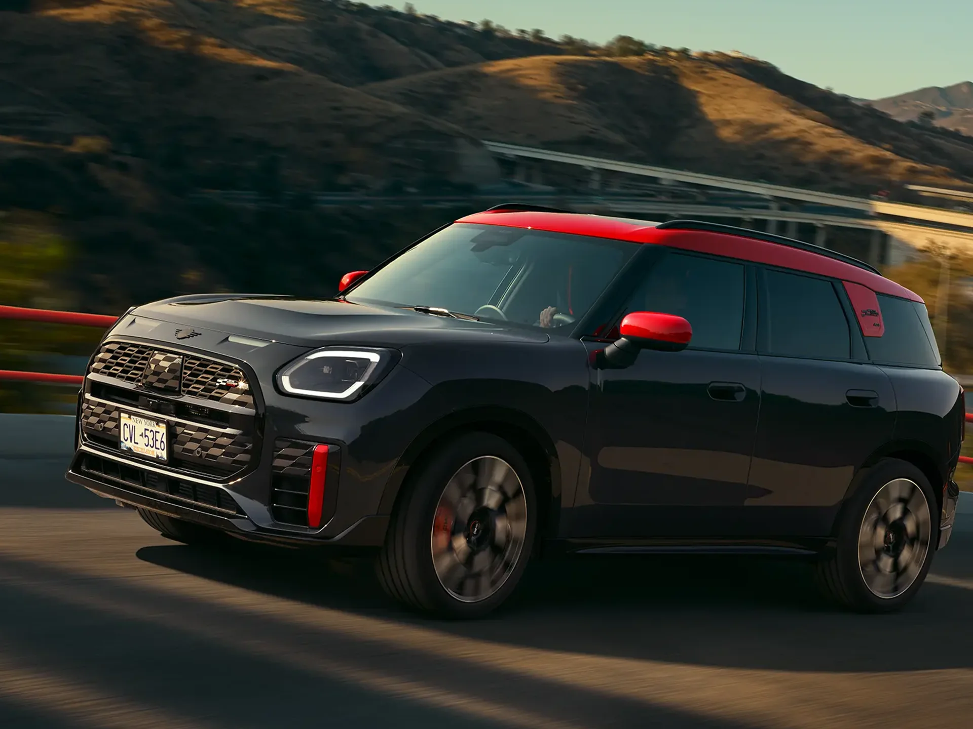 MINI John Cooper Works - U25 JCW bočný pohľad