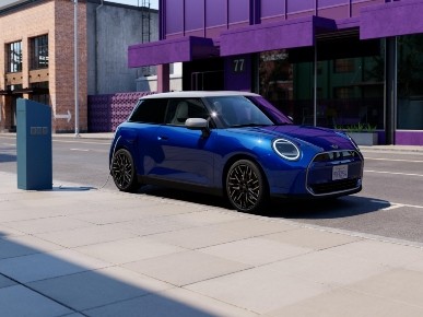 NOVÉ ČISTO ELEKTRICKÉ MINI COOPER.